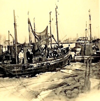 Bemanning op ingevroren vaartuig