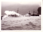 O.285 Marie-Jos-Rosette (Bouwjaar 1936) na stranding nabij haven Vestmannaeyjar, author: Onbekend