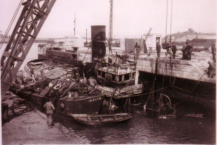 Opruimen versperringen in haven en aan sluis na WOII