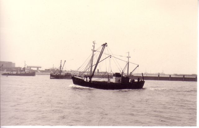 Z.54 (?) vaart havengeul binnen