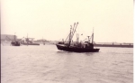 Z.520 Car Wehm (bouwjaar 1964) vaart havengeul Zeebrugge binnen