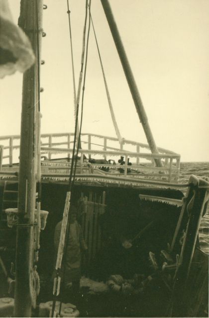 Visser op noordzee in winterperiode