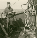 Maurice Dobbelaere ('van Dips') met kreeft, author: Onbekend