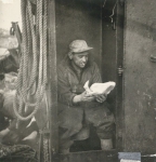 Charles Dekoninck aan boord van de Z.562, author: Onbekend