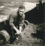 André Van Torre met net aan boord van de Z.402 Atlantis (Bouwjaar 1963)