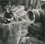 André Van Torre met net aan boord van de Z.402 Atlantis (Bouwjaar 1963)