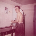 AndrVan Torre in de wasruimte van de Z.402 Atlantis (Bouwjaar 1963), author: Onbekend