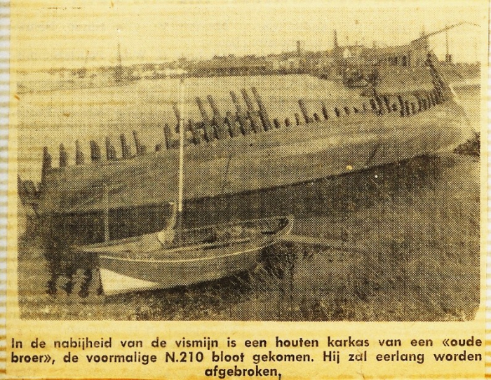 Wrak van de N.210 (Bouwjaar 1929) nabij vismijn