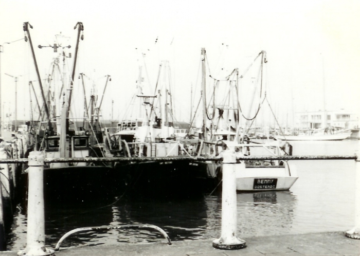 De Benny en andere schepen in de haven