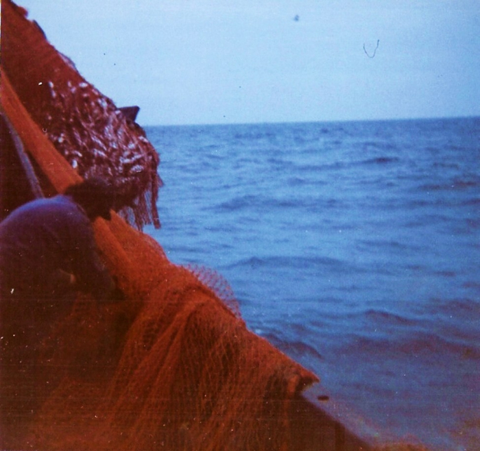 Visser met net aan boord