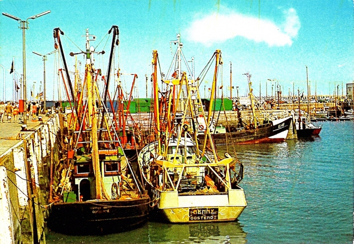 O.101 Benny (bouwjaar 1967) en andere schepen in de haven