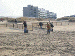 Samen op het strand tijdens Lenteprikkel in  Knokke op 27/03/2004