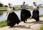  Arnemuiden ladies in historical costumes